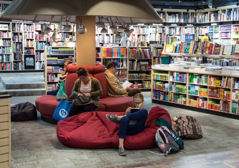 ecommerce-TOUET SUR VAR-min_books_bookstore_book_reader_readers_reading_shop_sale_books-849006