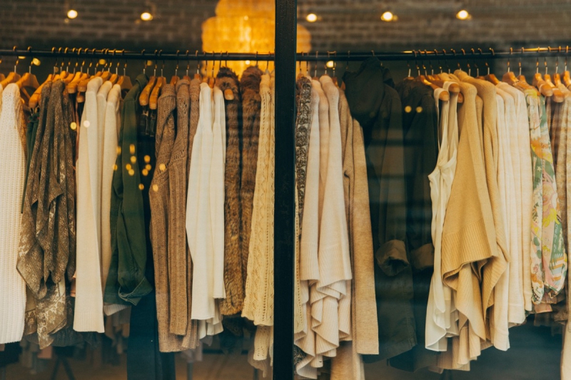 ecommerce-TOUET SUR VAR-min_clothe_fashion_store_shop_window_store_front-21277